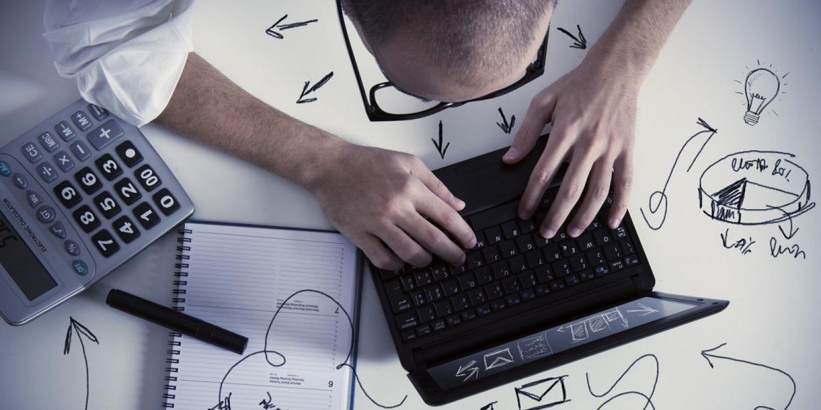 É melhor abrir uma loja física ou online? Compare