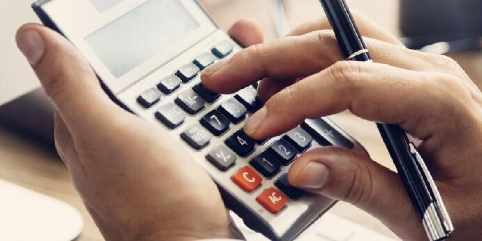 Inadimplência abre o ano em desaceleração, com crescimento de 2,42% no mês de janeiro, aponta indicador CNDL/SPC Brasil Inadimplência abre o ano em desaceleração, com crescimento de 2,42% no mês de janeiro, aponta indicador CNDL/SPC Brasil